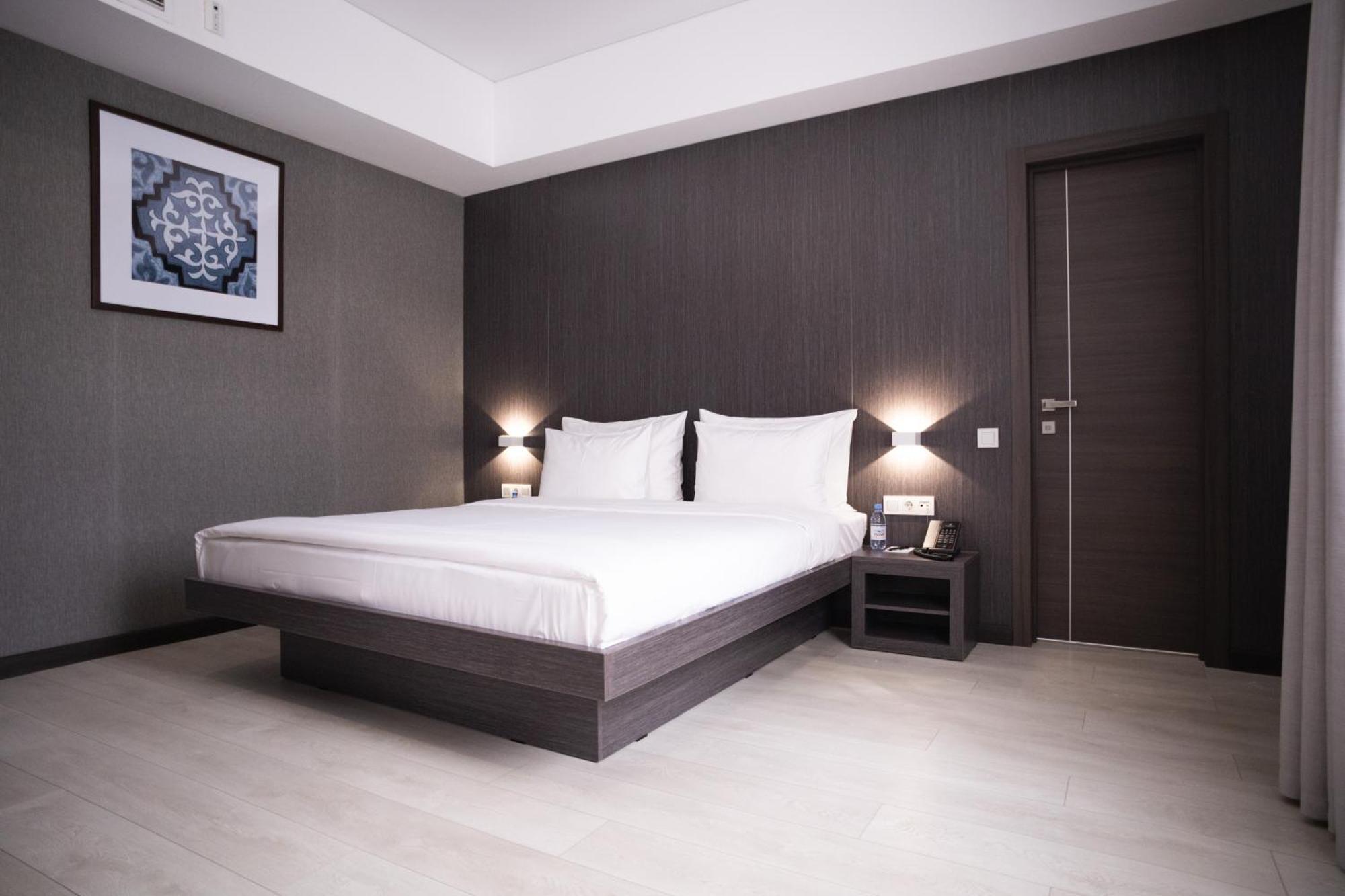 Resident Hotel Kazybek Bi Almaty Exterior foto
